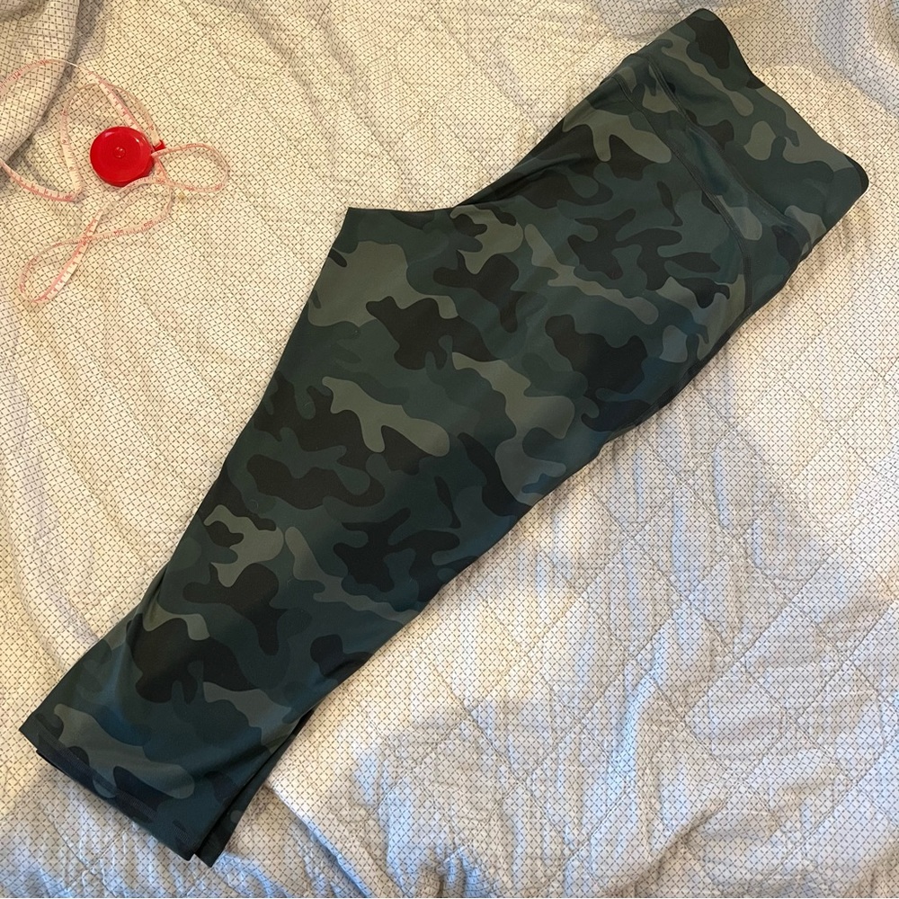GapFit Camouflage Legging Size: XL NWOT